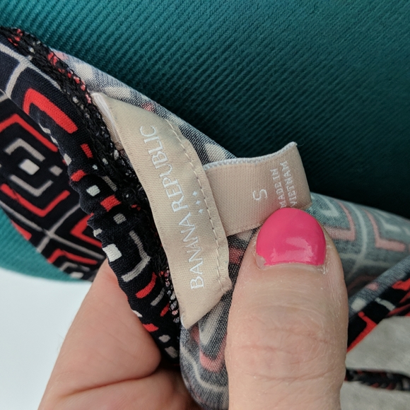 **Banana Republic** Key Hole Geometric Top - Picture 5 of 5